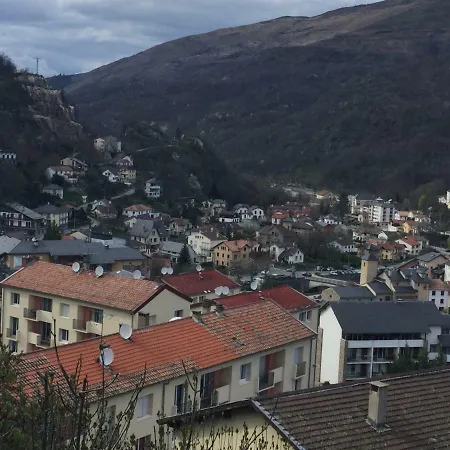 Au Des Quatre Saisons * آكس ليه تيرْم