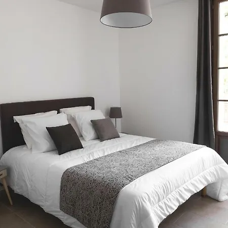 Au Des Quatre Saisons *