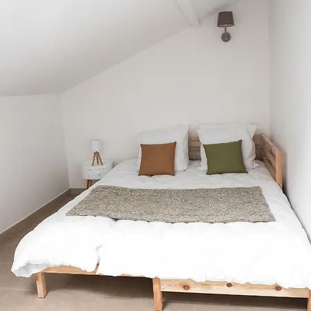 Au Des Quatre Saisons Apartment *