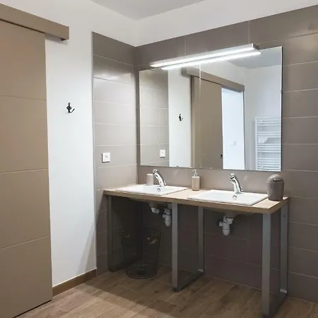 Au Des Quatre Saisons